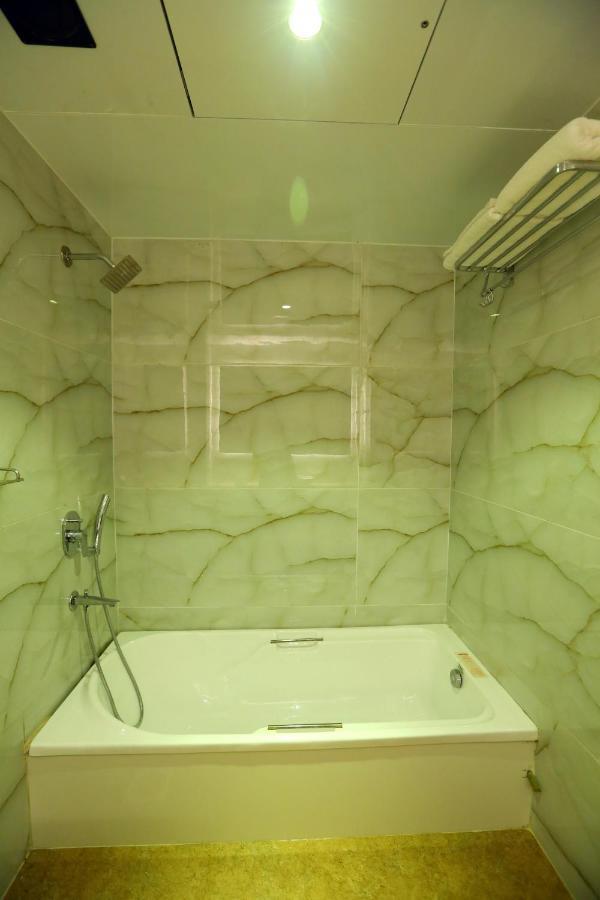 Hotel Hindustan Residency Тхане Экстерьер фото
