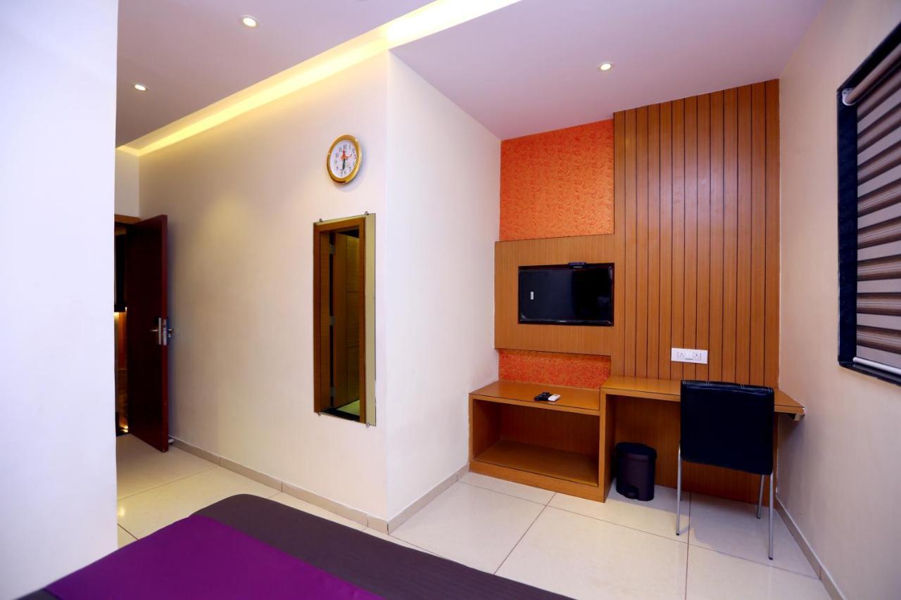 Hotel Hindustan Residency Тхане Экстерьер фото