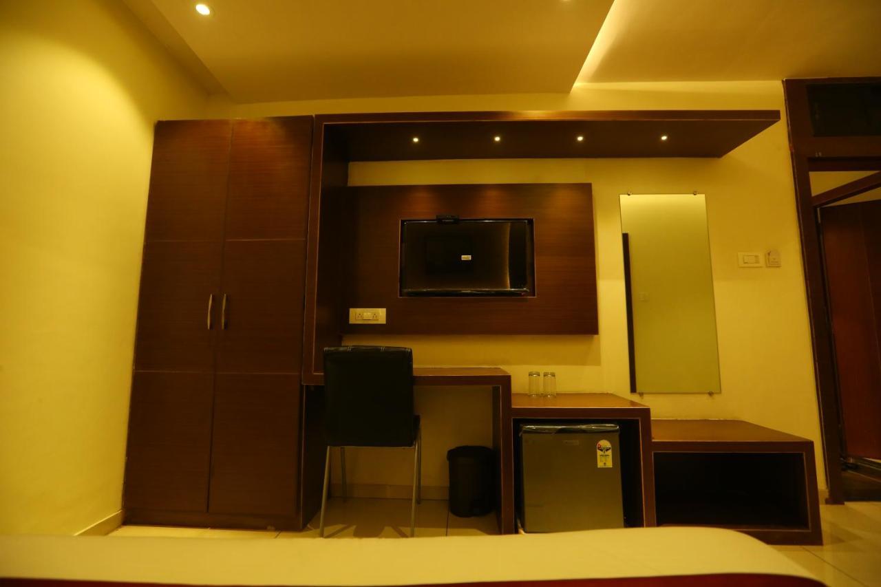 Hotel Hindustan Residency Тхане Экстерьер фото